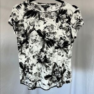 Ultra soft rayon floral t shirt by Simply Vera S black white